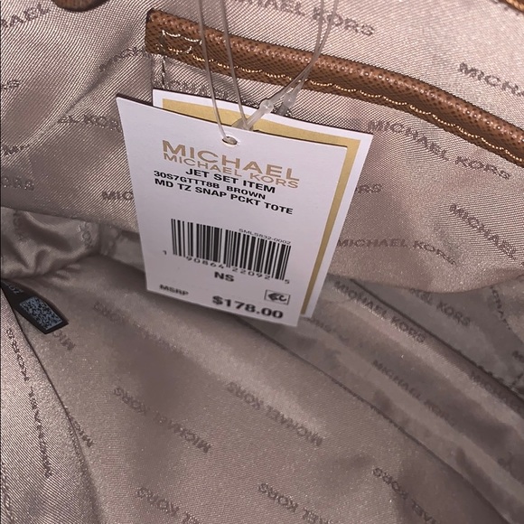 Michael Kors Jet set M signature snap tote NWT - Picture 6 of 6